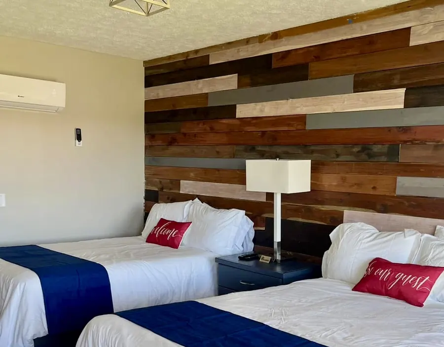 Room at The Lodge at Nolin Lake